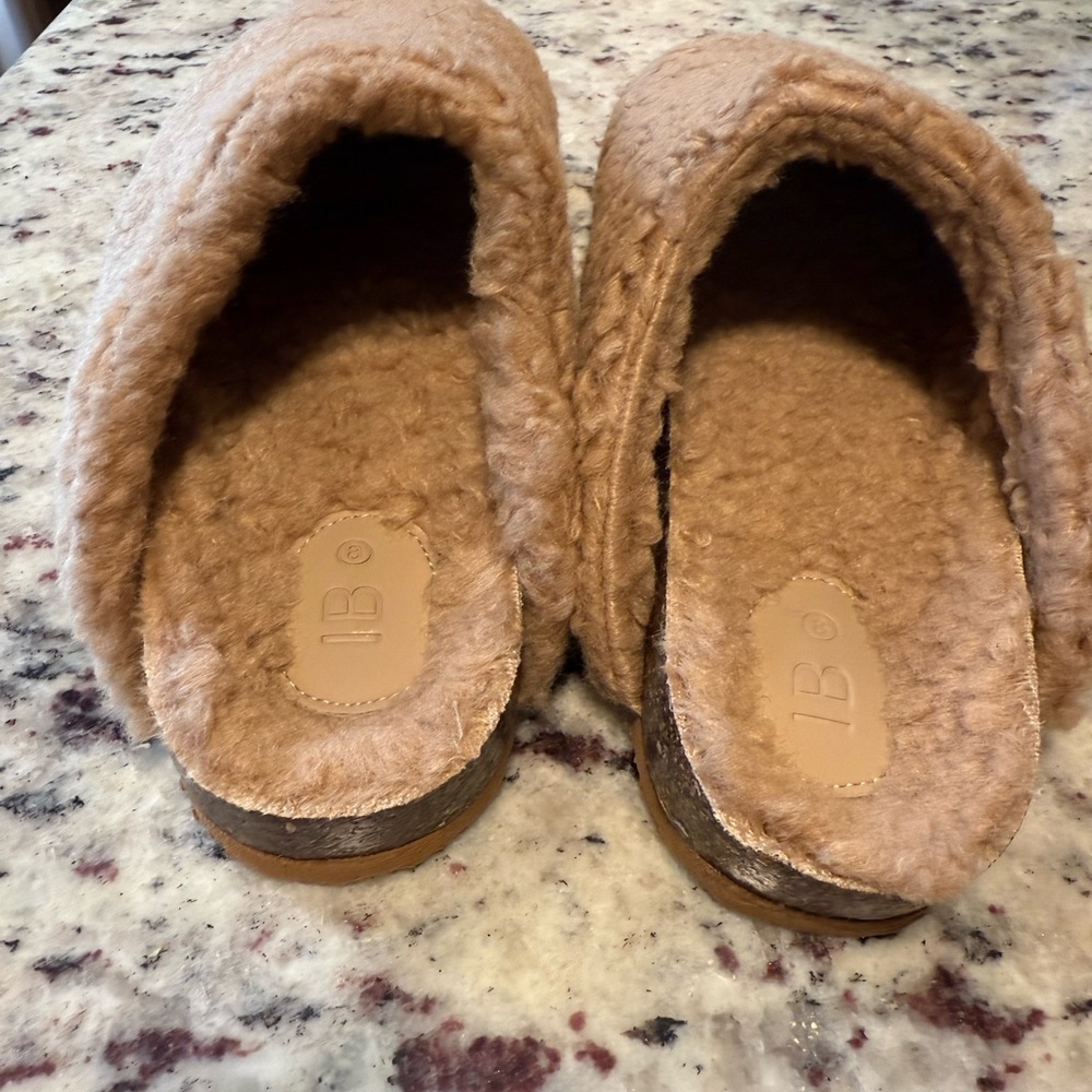 Cozy Tan Women's Slippers - Picture 3 of 3